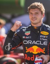 NG28-维斯塔潘取四连胜卫冕倒计时 汉密尔顿为咒骂致歉