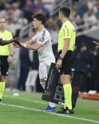 南宫NG28-熊皇离场受气，西蒙尼挑衅无度，皇马控其人身攻击