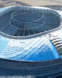 NG28-鲁媒：黄河体育中心足球场迎来关键进展，“天空骨架”完成吊装